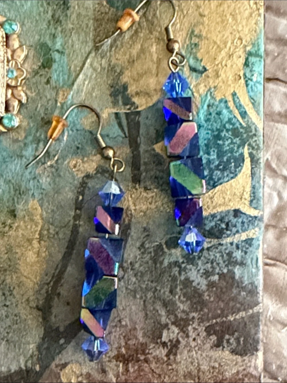 Pierced earrings blue purple crystal moveable long dangling